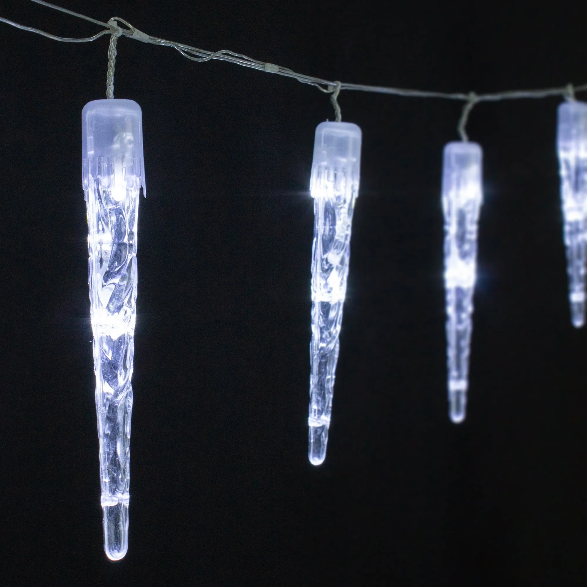 66FT 670 LED Cool White Christmas Lights with 148 Ice Drops